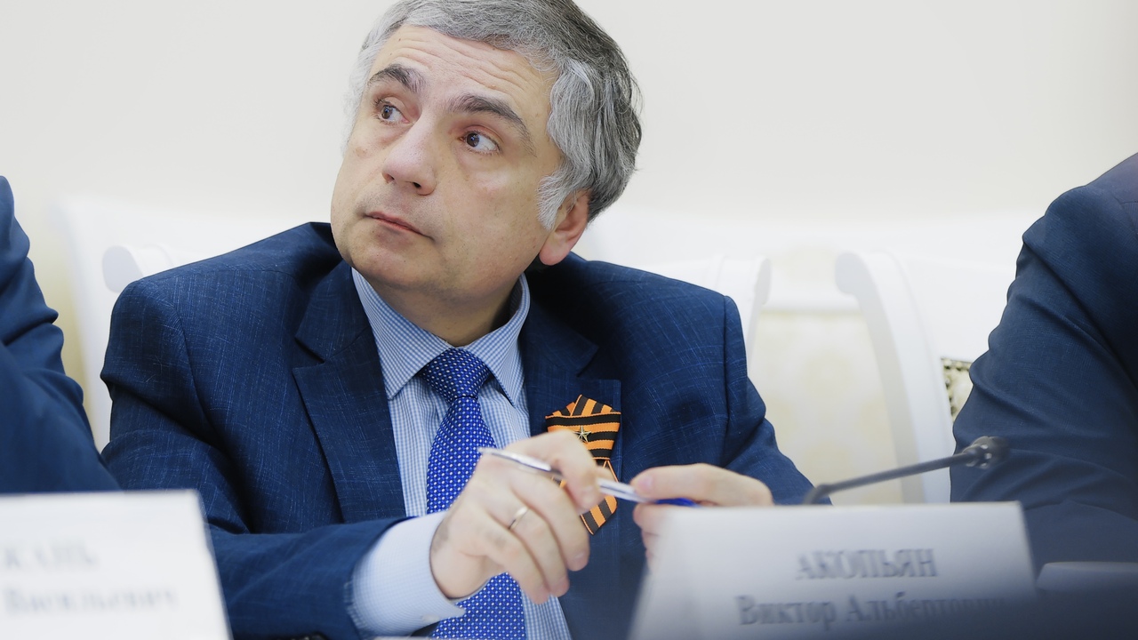 Вячеслав Федорищев поручил обеспечить безопасность во время последних звонков в школах 26 мая во всех школах России прозвенит последни...