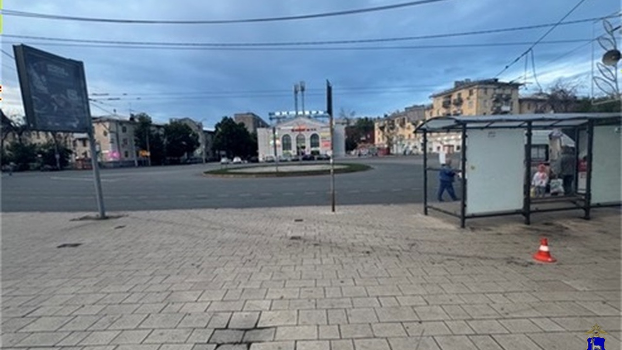 Бесправник на Lada Priora влетел в пешеходов на тротуаре в Самаре 6 июня на территории Самарской области зарегист...