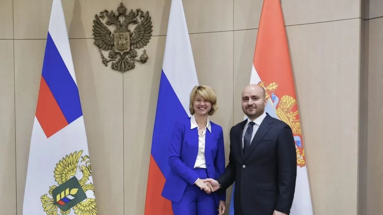 Вячеслав Федорищев и Министр сельского хозяйства РФ Оксана Лут обсудили развитие отрасли в регионе Сегодня, 21 октября, в Москве состоялась встреч...