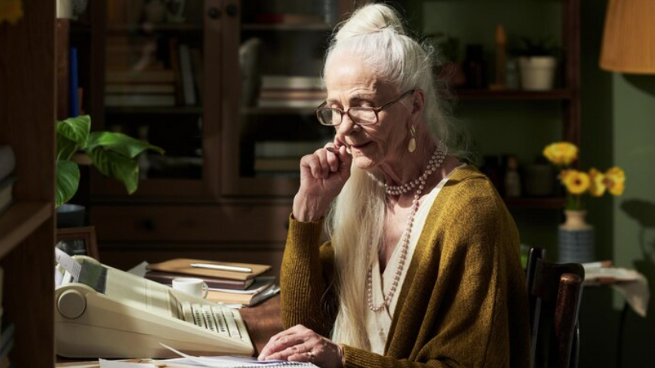 Женщина начинает осознавать это только с годами: мудрое стихотворение Ларисы Рубальской ставит все точки над "и"— вся житейская мудрость пережитых лет В стихах Ларисы Рубальской скрыт тихий бунт про...