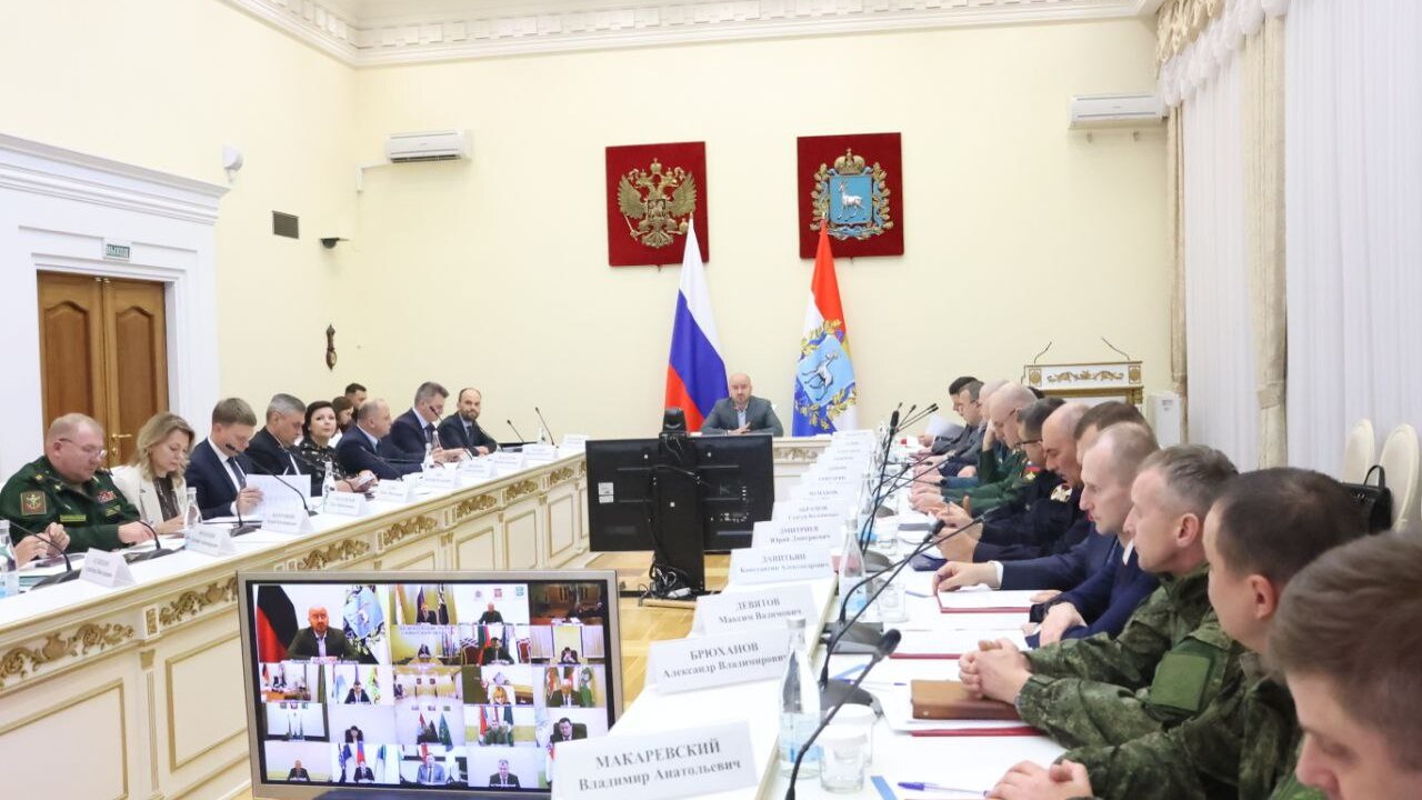 В Самаре на заседании оперативного штаба рассмотрели вопросы обеспечения безопасности жителей Вячеслав Федорищев провел заседание оперативног...