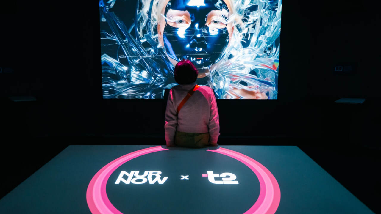 Т2, российский оператор мобильной связи, и фест...