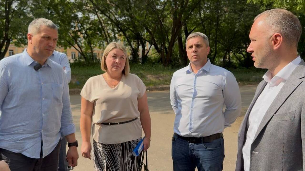 На ремонт и обновление контейнерных площадок решением губернатора выделено 188 млн рублей В пятницу, 13 июня по поручению губернатора Сам...