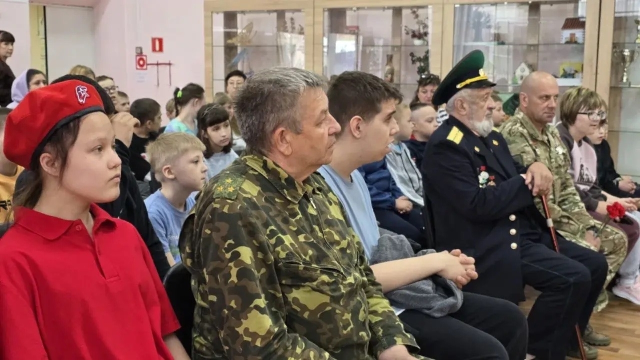 В Сызрани провели «урок Мужества» с ветераном и участником СВО В школе-интернате №2 города Сызрань состоялось ...