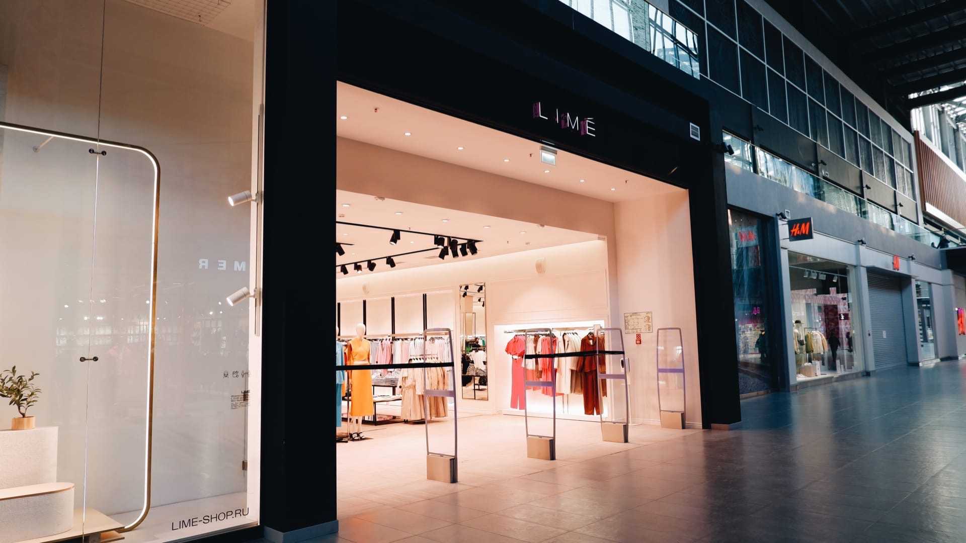 Fashionista's Paradise: Bershka Minsk's Gallery Tour