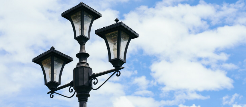 В новокуйбышевском сквере уличные хулиганы испортили фонари В сквере «Голубые ели» был зафиксирован случай ...