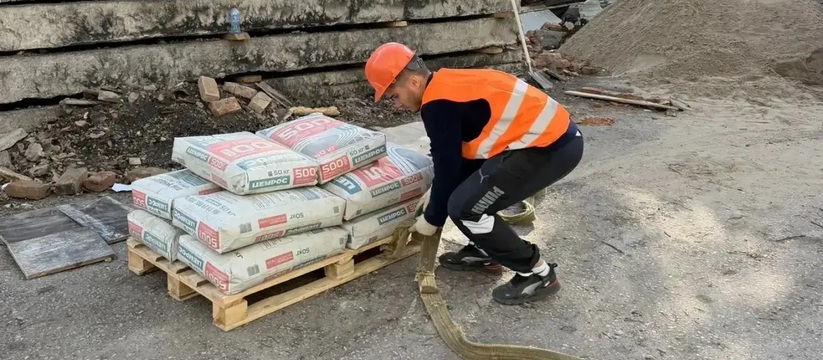 В Новокуйбышевске продолжается восстановление пострадавшего после атаки беспилотников дома Администрация с привлечением жильцов дома контр...