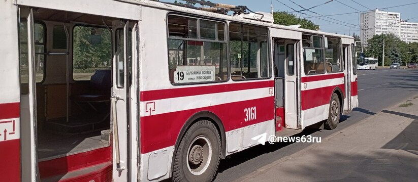 Вчера в Самаре неожиданно для пассажиров не смог продолжить свой рейс троллейбус девятнадцатого маршрута