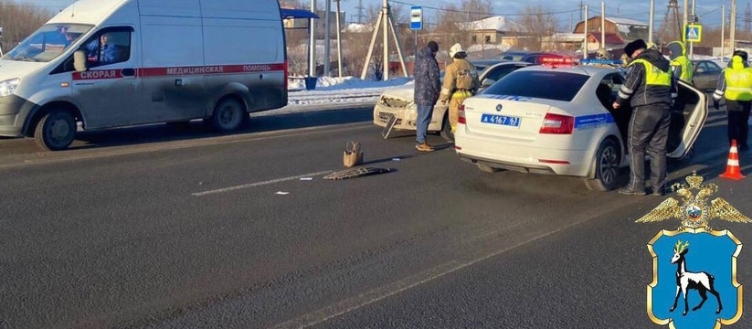 Дорожно-транспортное происшествие случилось в Волжском районе сегодня, 13 марта. По сообщениям очевидцев, женщина переходила дорогу в неположенном месте и попала под колеса проезжающей иномарки.