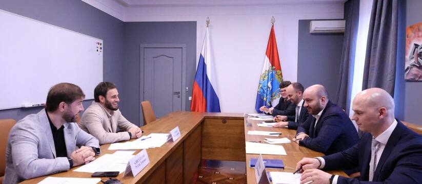 Во вторник, 22 апреля, губернатор Вячеслав Федорищев провел рабочую встречу с руководством компании «Эйч энд Эн» - генеральным директором Якубом Закриевым и председателем совета директоров Русланом Алисултановым. Стороны обсудили возможность реализации но Во вторник, 22 апреля, губернатор Вячеслав Федо...