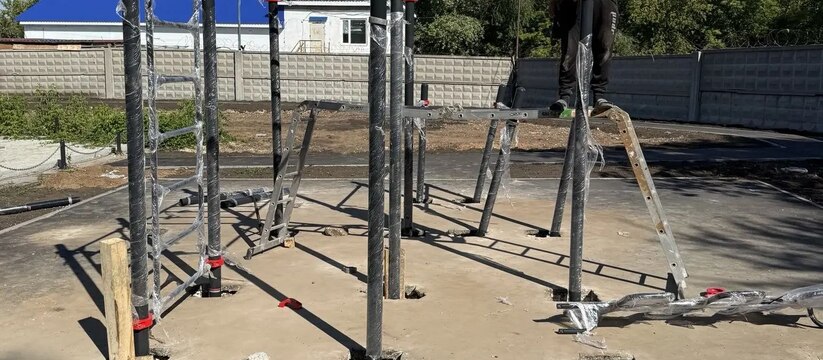 На улице Озëрной начался монтаж воркаут-зоны На этой территории работы идут по установленном...