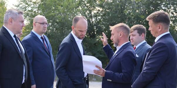 В Новокуйбышевск приехал вице-губернатор Антон ...
