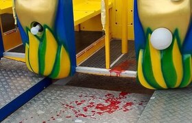 Ребенок получил открытый перелом ноги на аттрак...