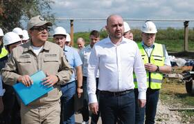 Губернатор проверил ход работ на очистных канал...