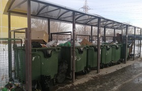 Проблемную контейнерную площадку в Липягах прив...