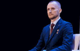 Герой России Максим Девятов покидает пост главы...