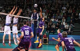 Новокуйбышевская команда волейболистов "Нова" о...