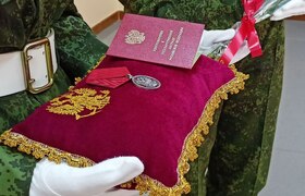 Бойцам из Новокуйбышевска вручили почетные нагр...