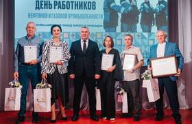 Новокуйбышевцев поздравили с Днем работников не...